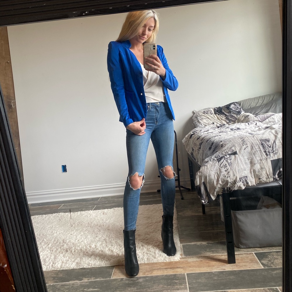 Form Fitting Free People Ripped Jeans - Picture 6 of 6